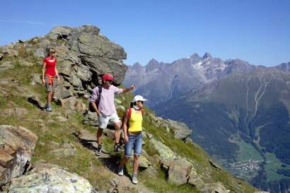 03_wanderurlaub_TVBSerfaus-Fiss-Ladis_tirol_werbung_lightwalk.jpg